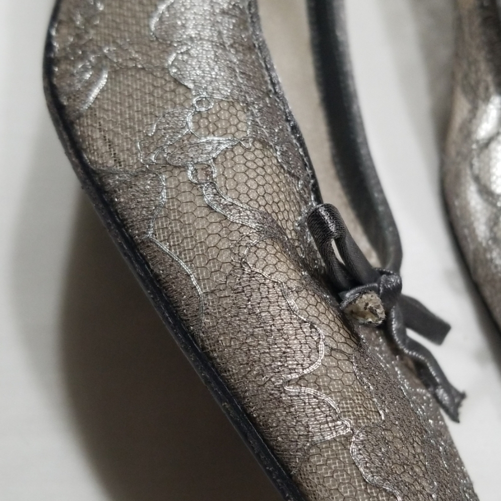 Stuart Weitzman Silver lace pumps - Picture 3 of 7